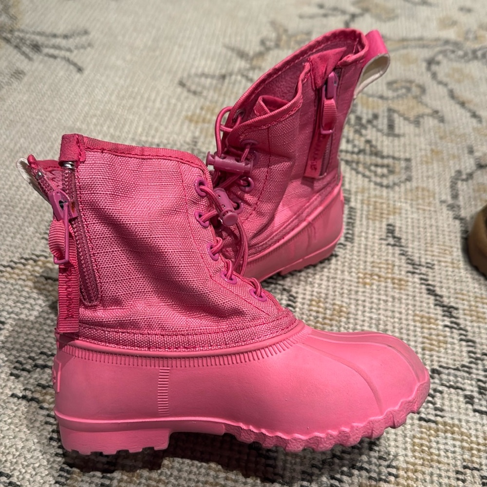 Native rain boots in hot pink, toddler size 8
